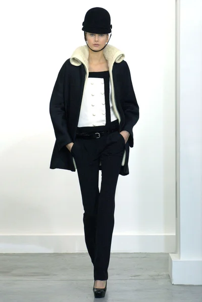 Look 16